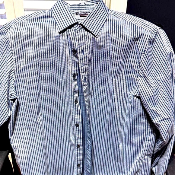 ✨ Vintage Charm Meets Modern Elegance – Michael Kors Men’s Striped Dress Shirt ✨ - Picture 13 of 14